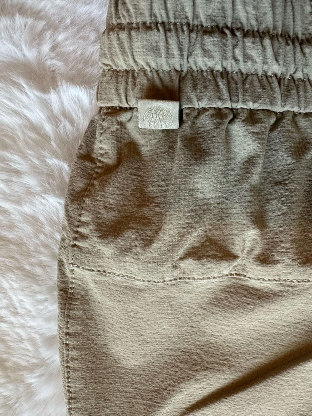lululemon athletica athletic cargo shorts 7’ - Picture 4 of 5